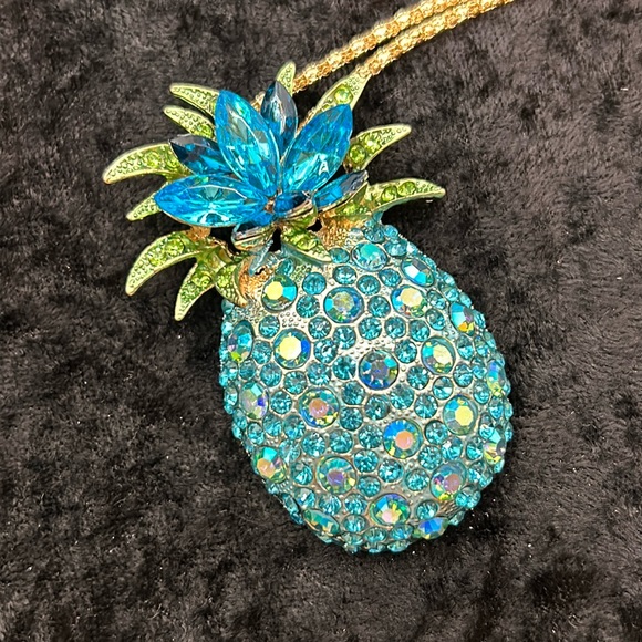 Betsey Johnson Blue Pineapple Pendant Necklace 🍍 - Picture 1 of 5